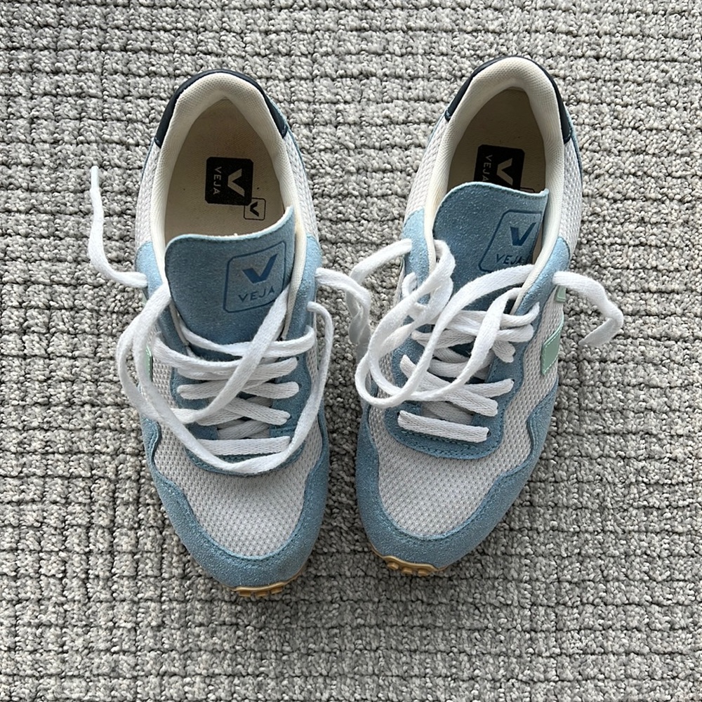 Veja Sneakers - US 6